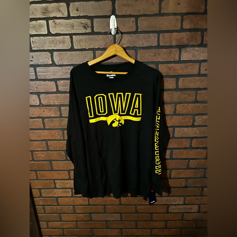 NWT Fanatics Iowa XL Long Sleeve